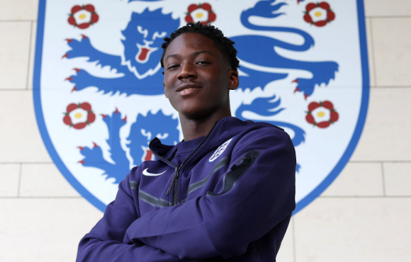 曼聯(lián)重建進行時：陣容調(diào)整與轉(zhuǎn)會風(fēng)云